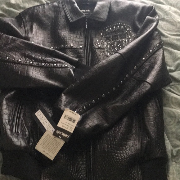 Pelle Pelle - Picture 1 of 3